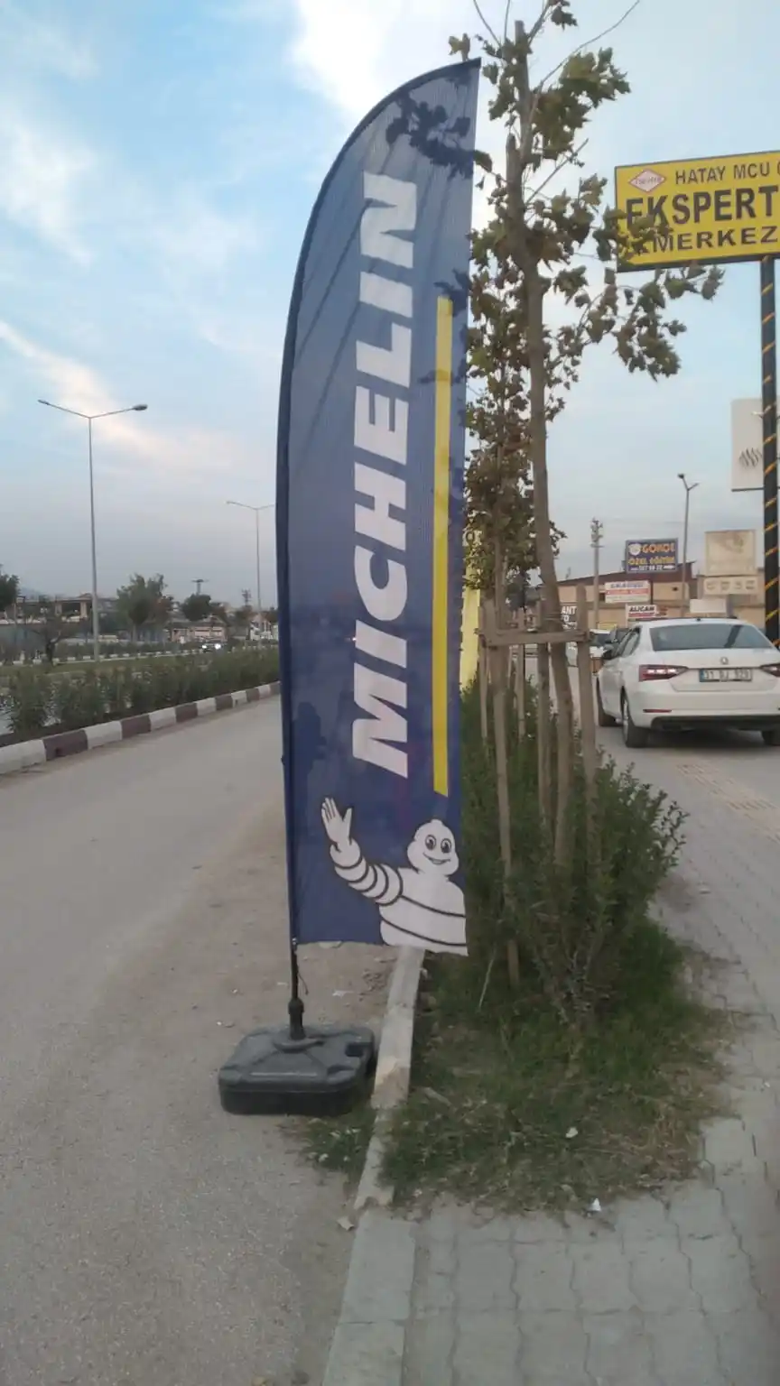 oto-lastikci-yelken-bayragi-19